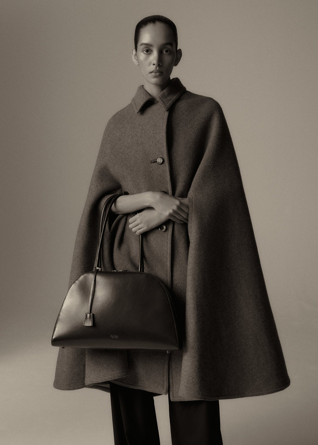 Alma Bag Tall Black Gloss