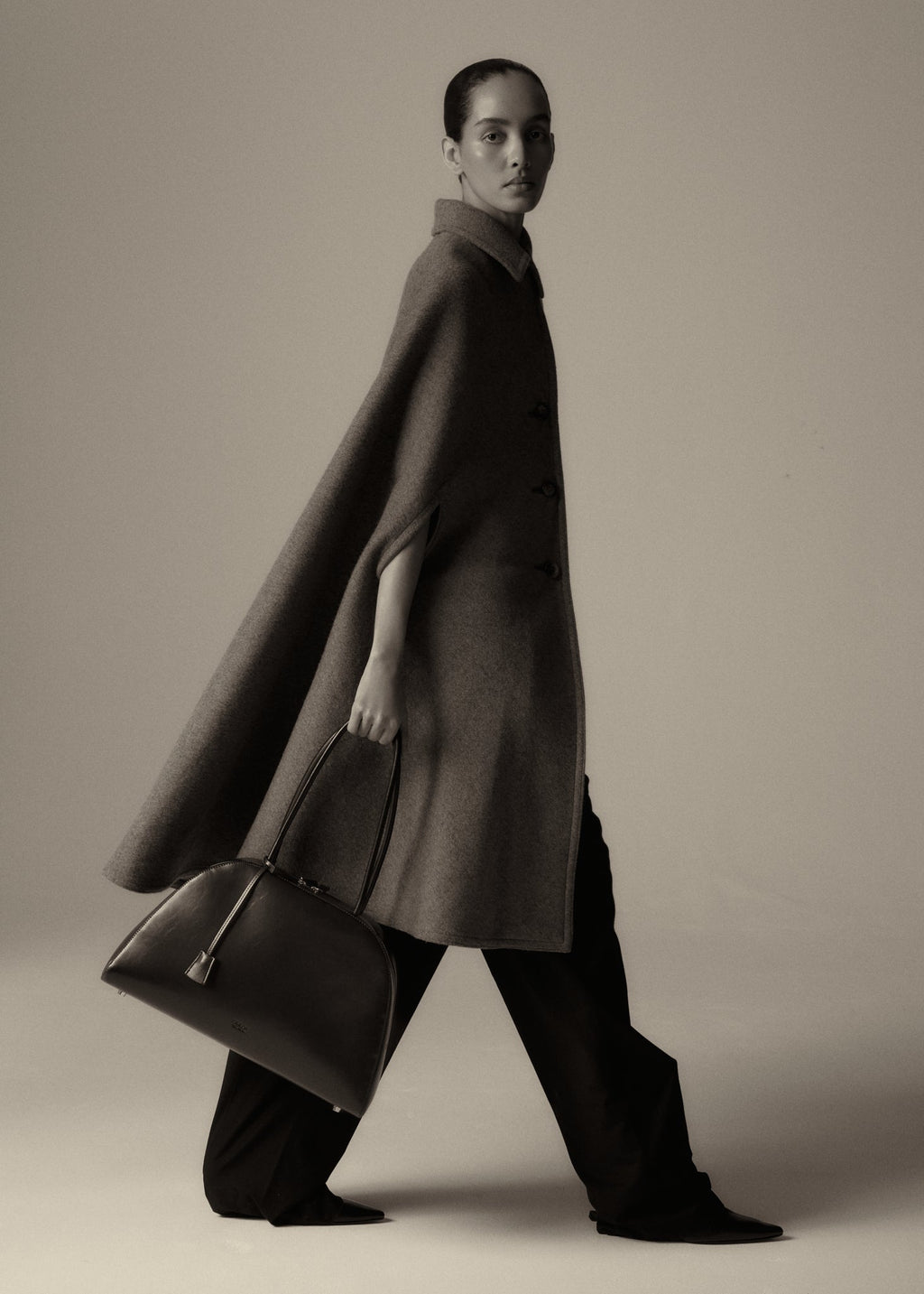 Alma Bag Tall Black Gloss